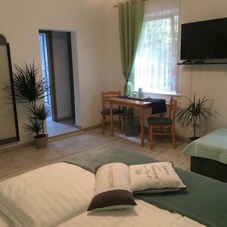 Hopfengrund Hotel Арнщат Екстериор снимка