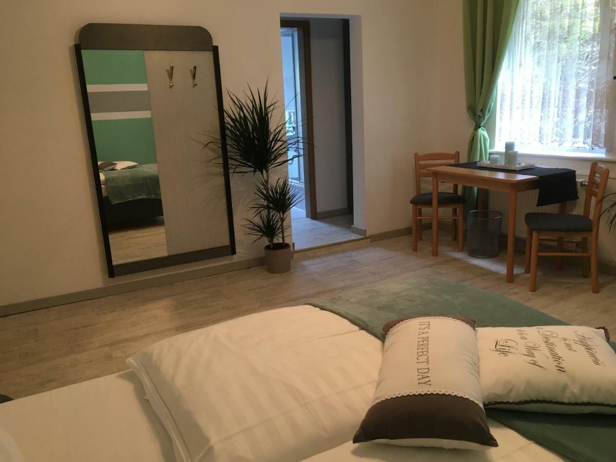 Hopfengrund Hotel Арнщат Екстериор снимка